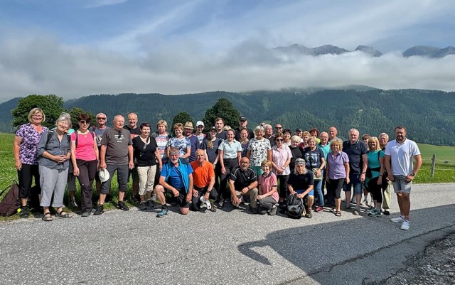 Gruppenfoto der Reiseteilnehmer einer Busreise