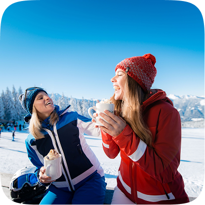 Freunde im Skiurlaub in Österreich