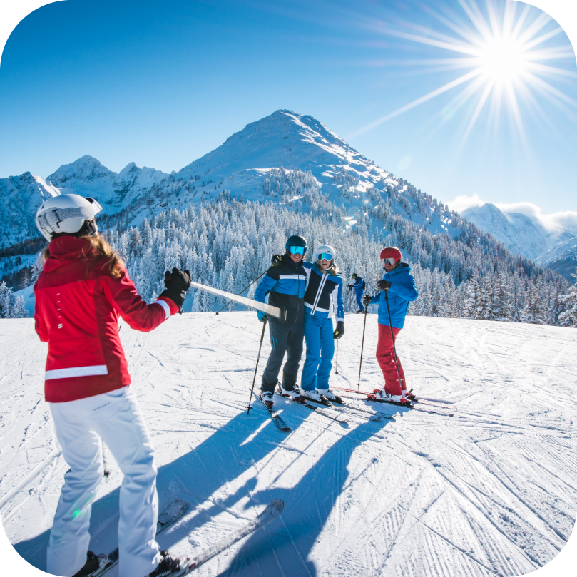 Freunde im Skiurlaub in Österreich